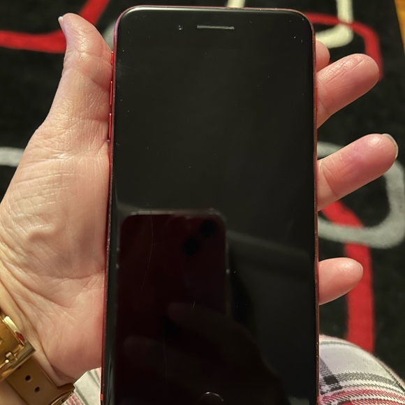 iPhone 8 Plus. Unlocked compatible with any carrier - Picture 2 of 3